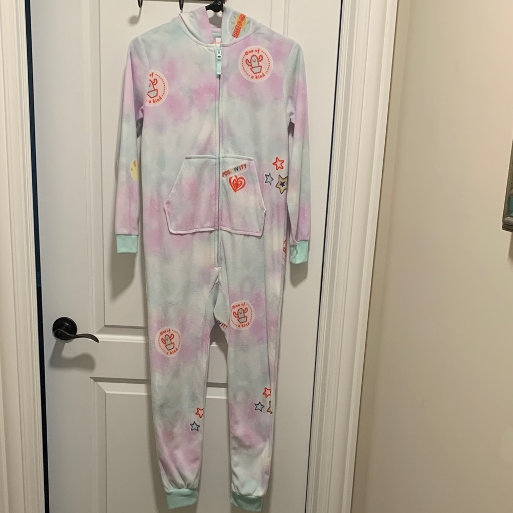 Cat & Jack Girl’s Cute Multicolor Tie-Dye Footie. Size:L(10/12). Pre-owned.